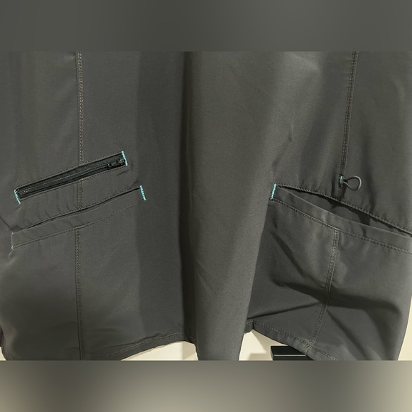 Scrubs - Picture 3 of 3